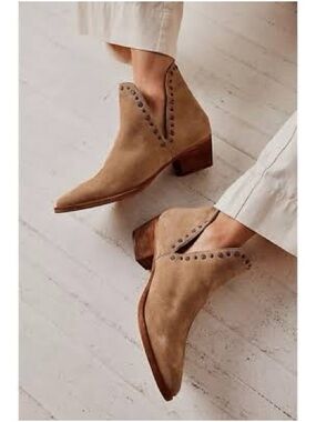 Free People Studded Charm Double V Ankle Boots Tan Suede Size 38